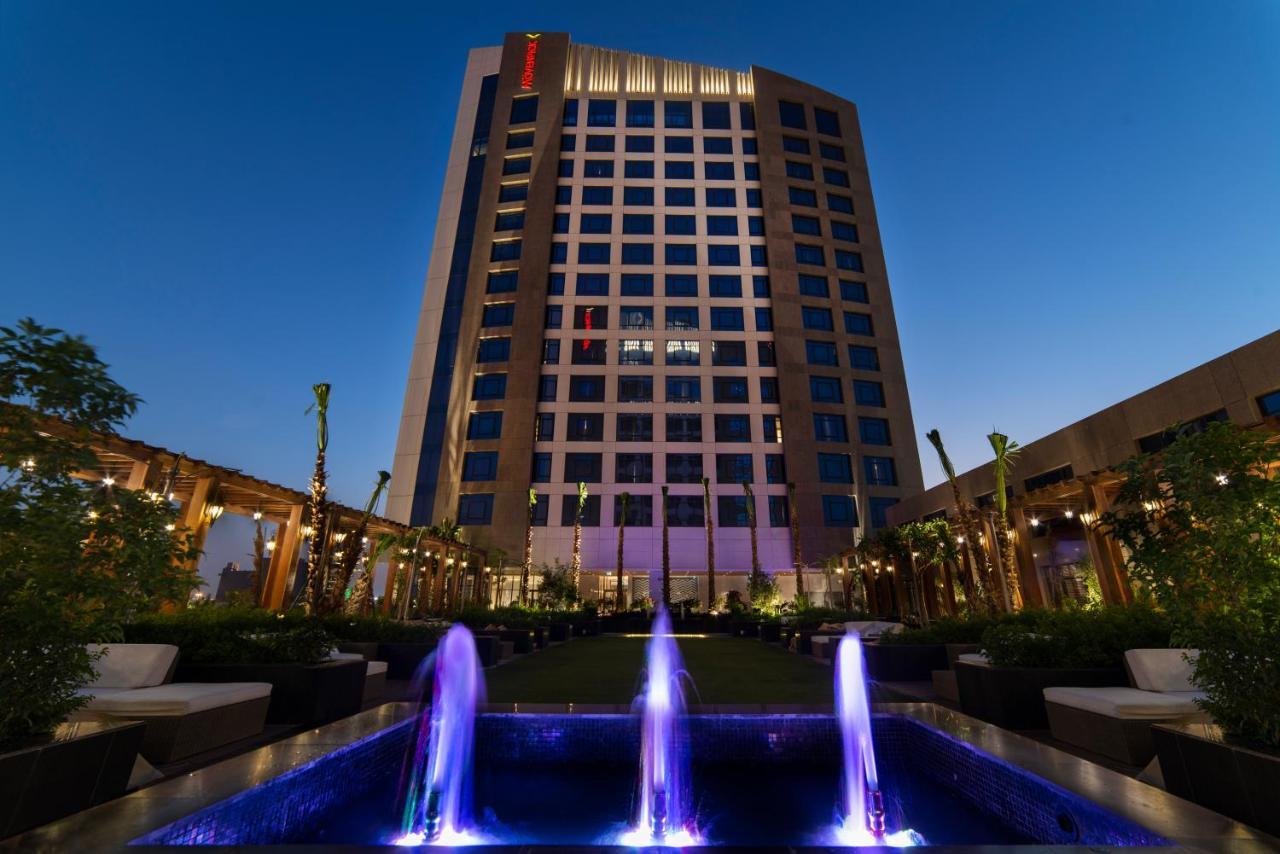 Movenpick Hotel And Residences Riad Exterior foto Hilton Cairo