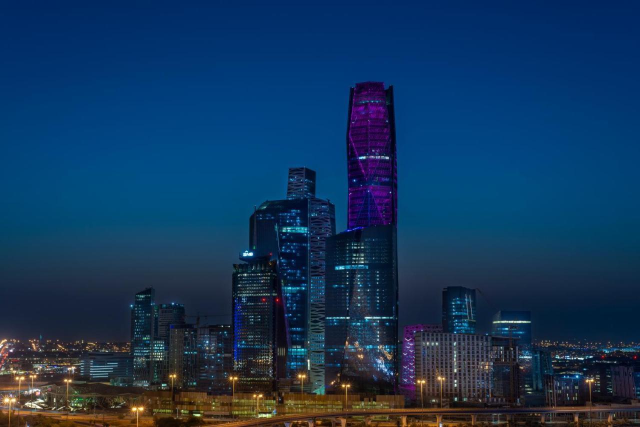 Movenpick Hotel And Residences Riad Exterior foto The Kingdom Centre, the second tallest building in the Middle East, is located in Riyadh.