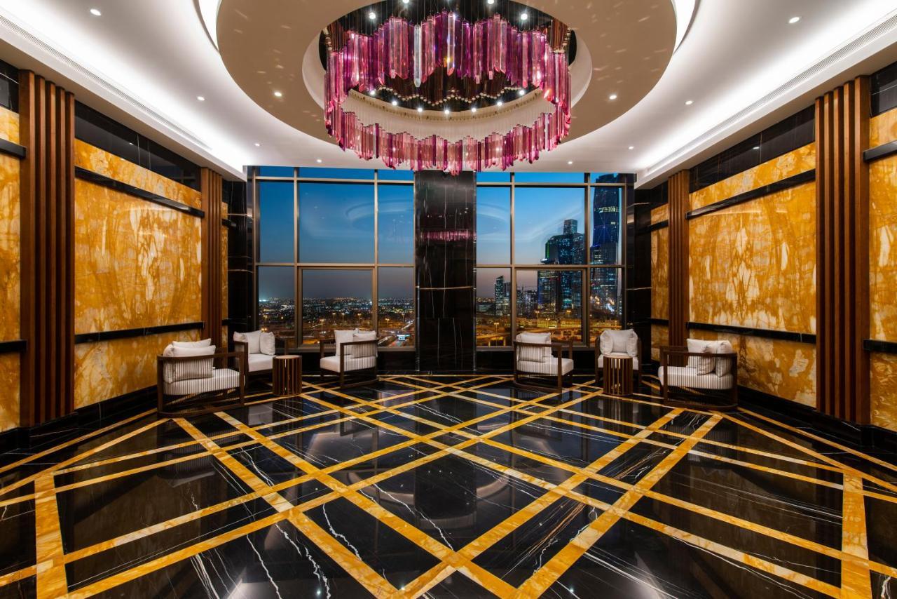 Movenpick Hotel And Residences Riad Exterior foto The lobby of the Ritz-Carlton, Dubai