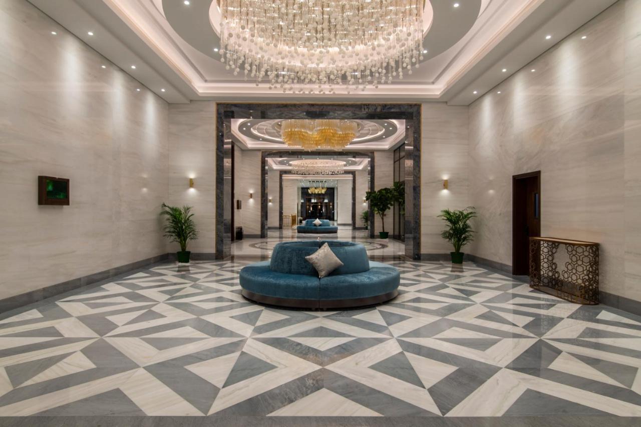 Movenpick Hotel And Residences Riad Exterior foto Lobby