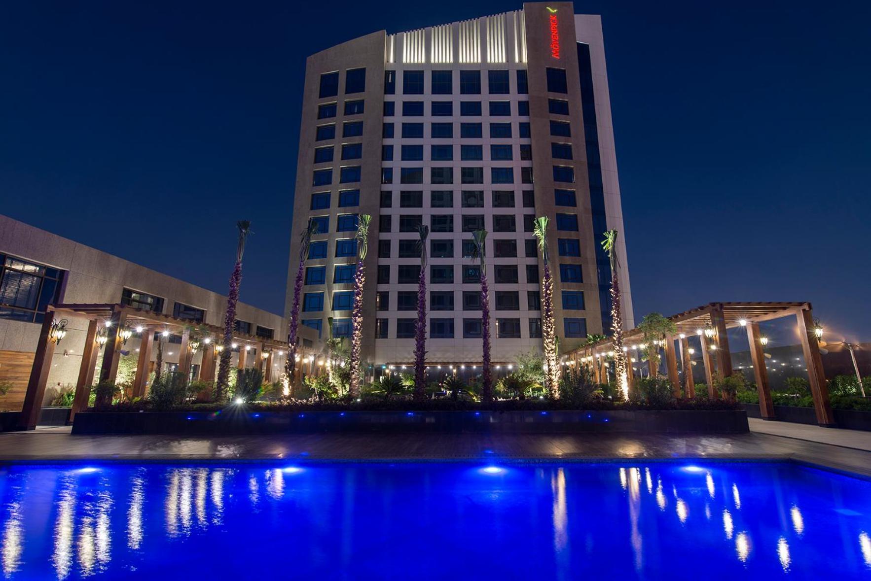 Movenpick Hotel And Residences Riad Exterior foto Hilton Cairo