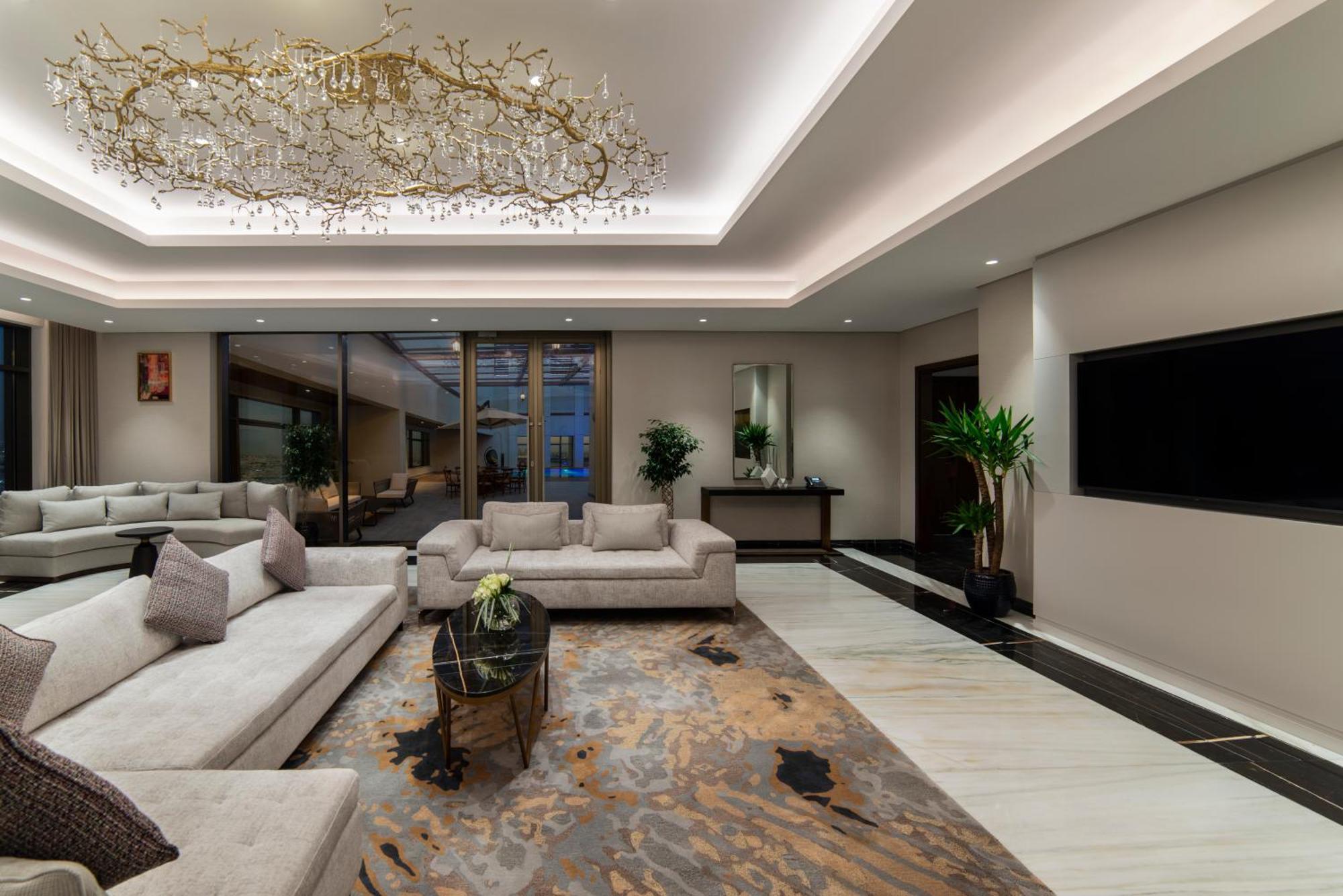 Movenpick Hotel And Residences Riad Exterior foto The interior of the 1000-square-metre (1,100-square-yard) penthouse