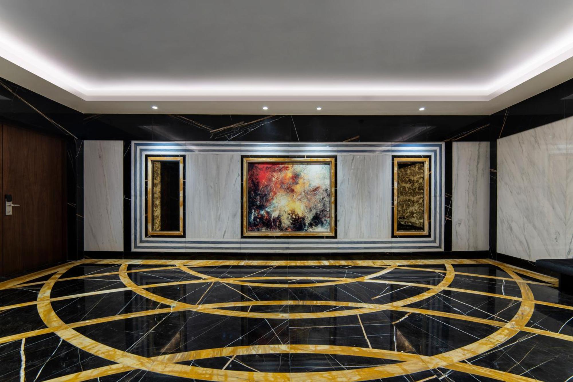 Movenpick Hotel And Residences Riad Exterior foto The lobby of the Ritz-Carlton, DIFC