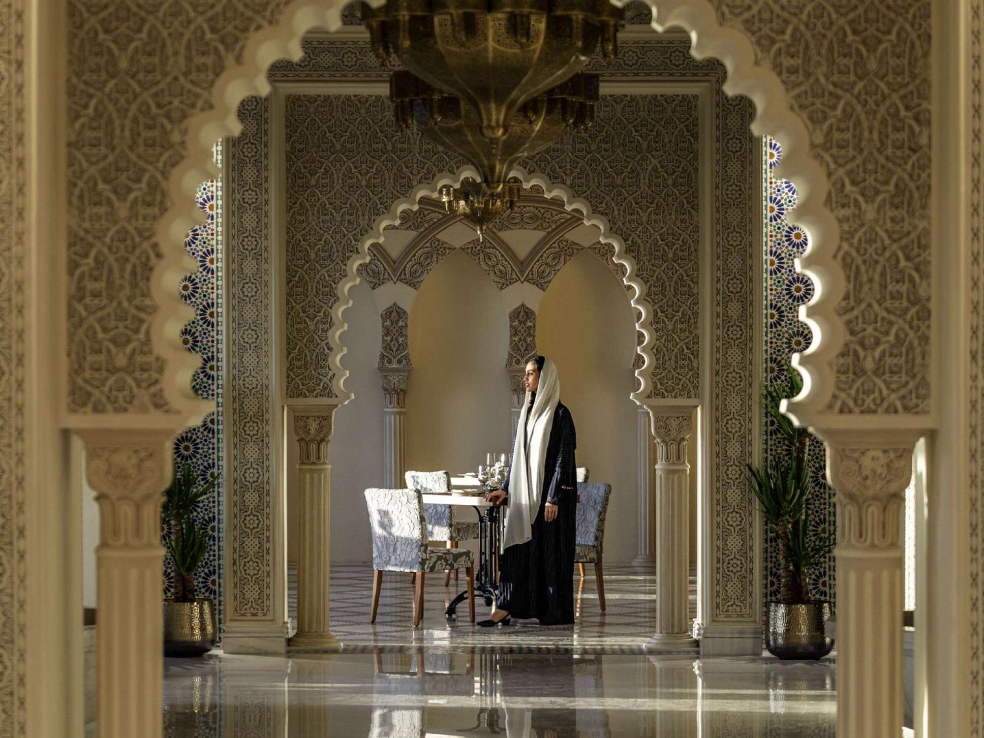 Movenpick Hotel And Residences Riad Exterior foto The Palace Downtown lobby