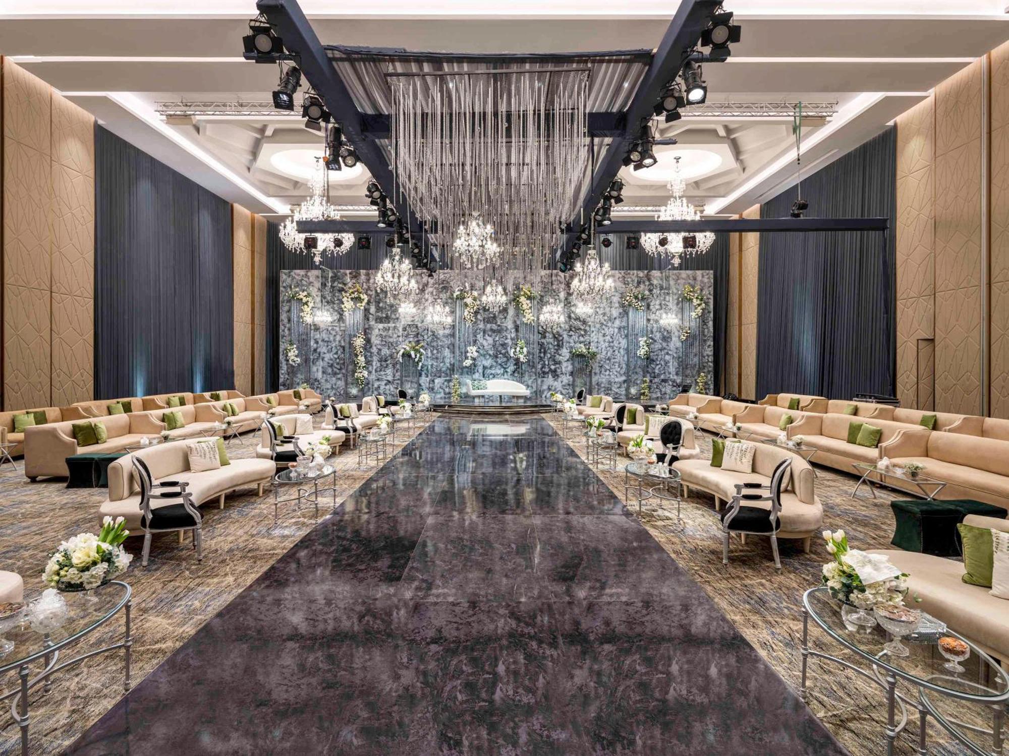 Movenpick Hotel And Residences Riad Exterior foto The ballroom