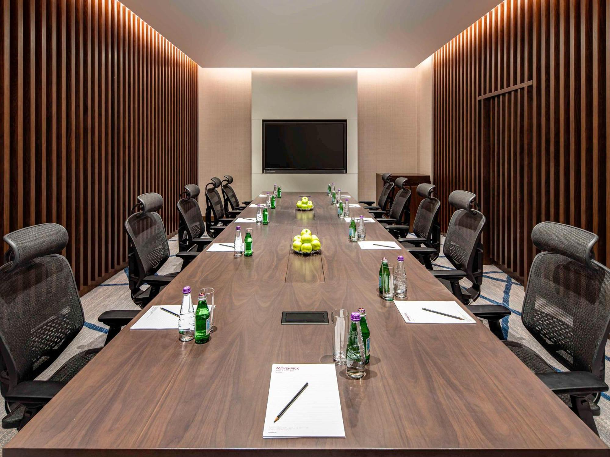 Movenpick Hotel And Residences Riad Exterior foto Meeting room