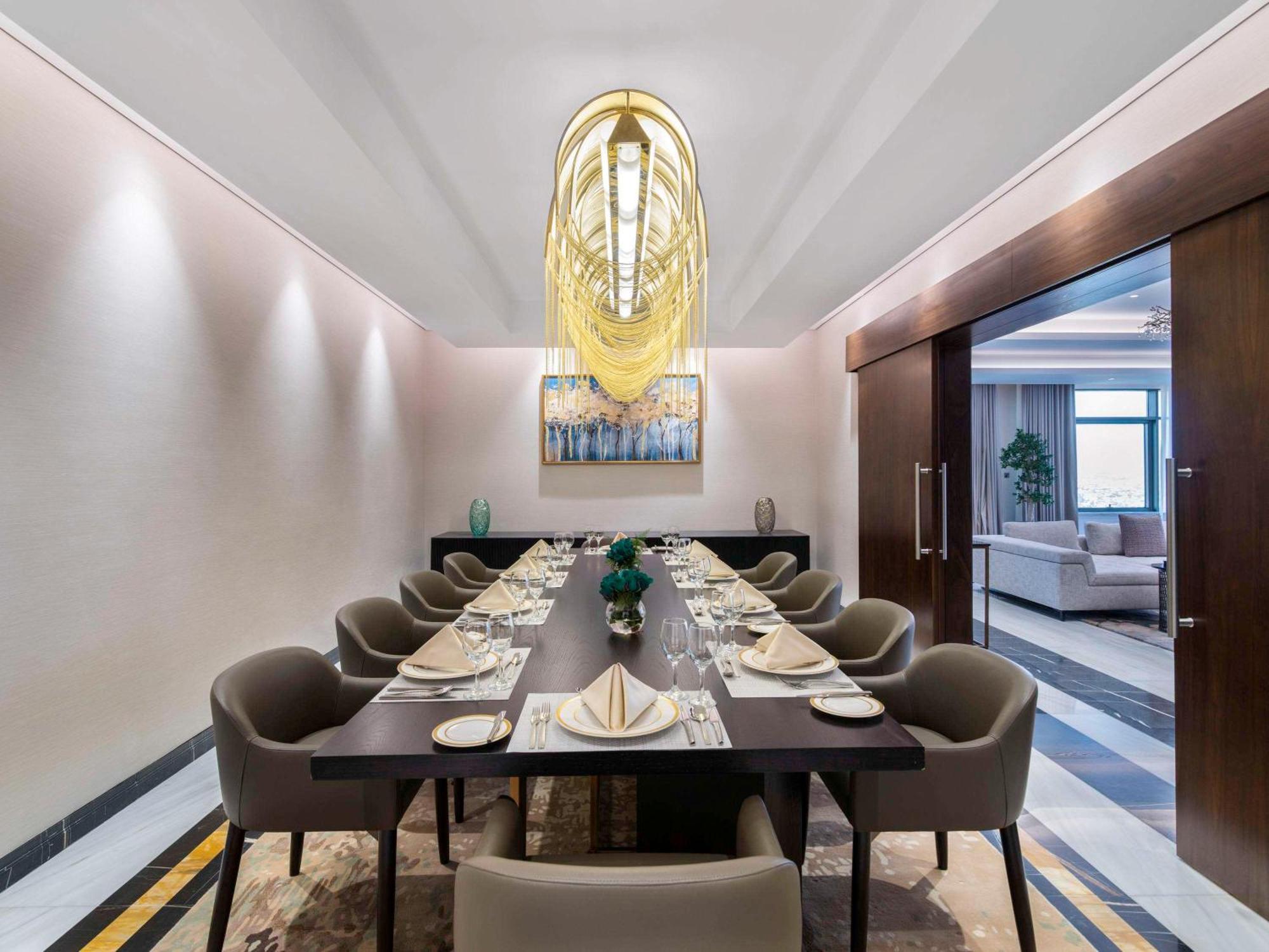 Movenpick Hotel And Residences Riad Exterior foto The private dining room at the hotel