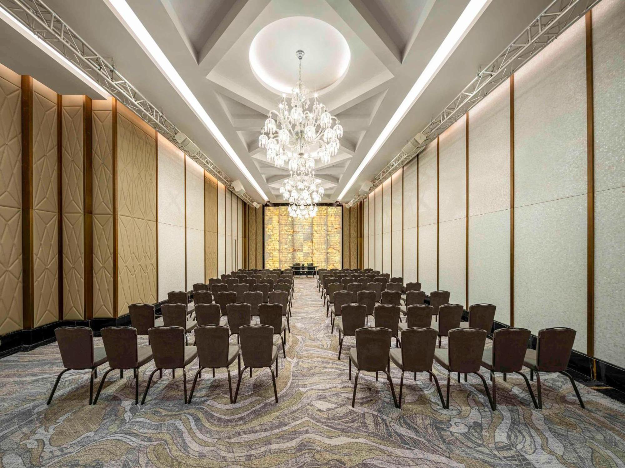 Movenpick Hotel And Residences Riad Exterior foto The ballroom