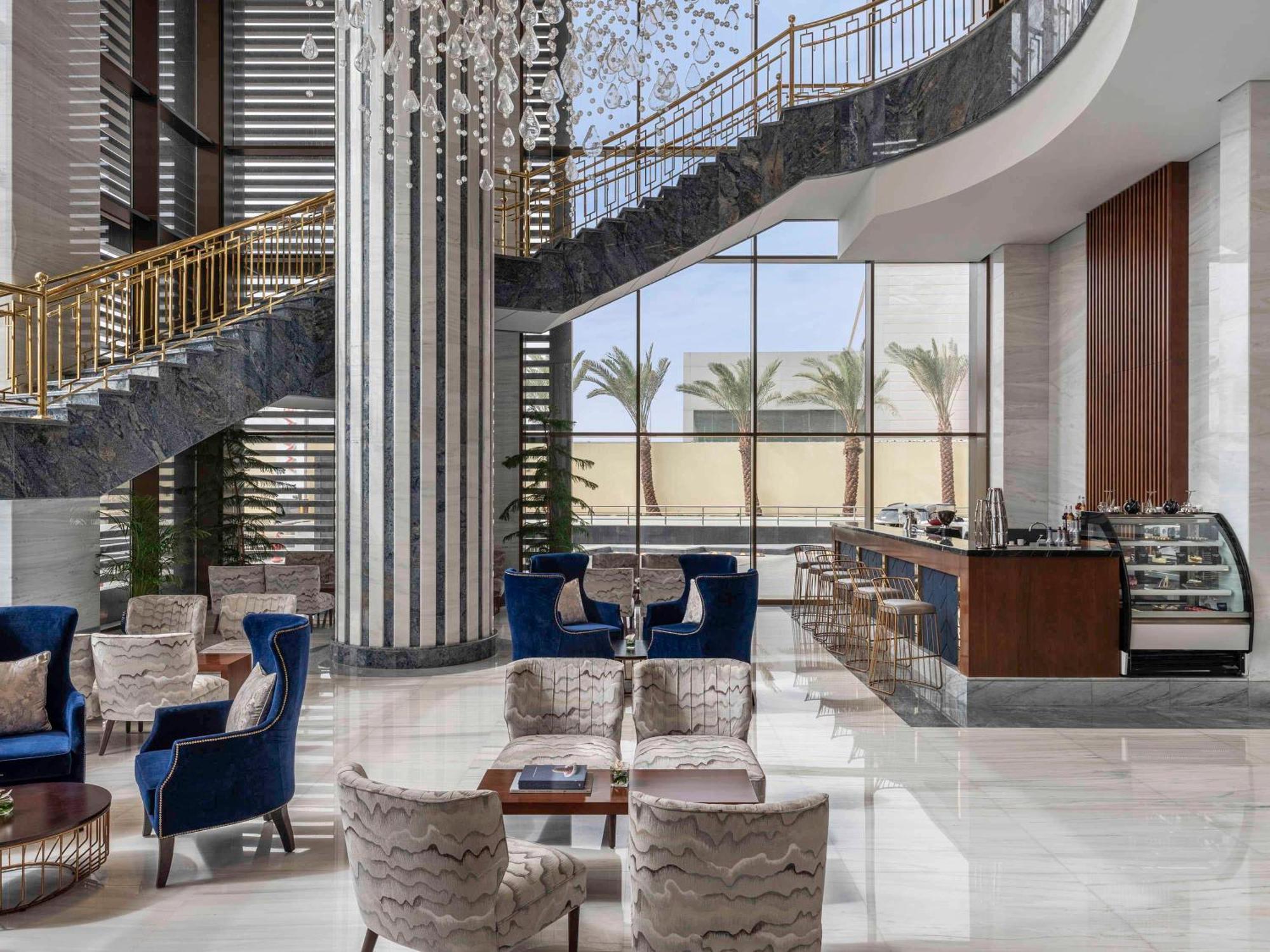 Movenpick Hotel And Residences Riad Exterior foto The lobby of the hotel