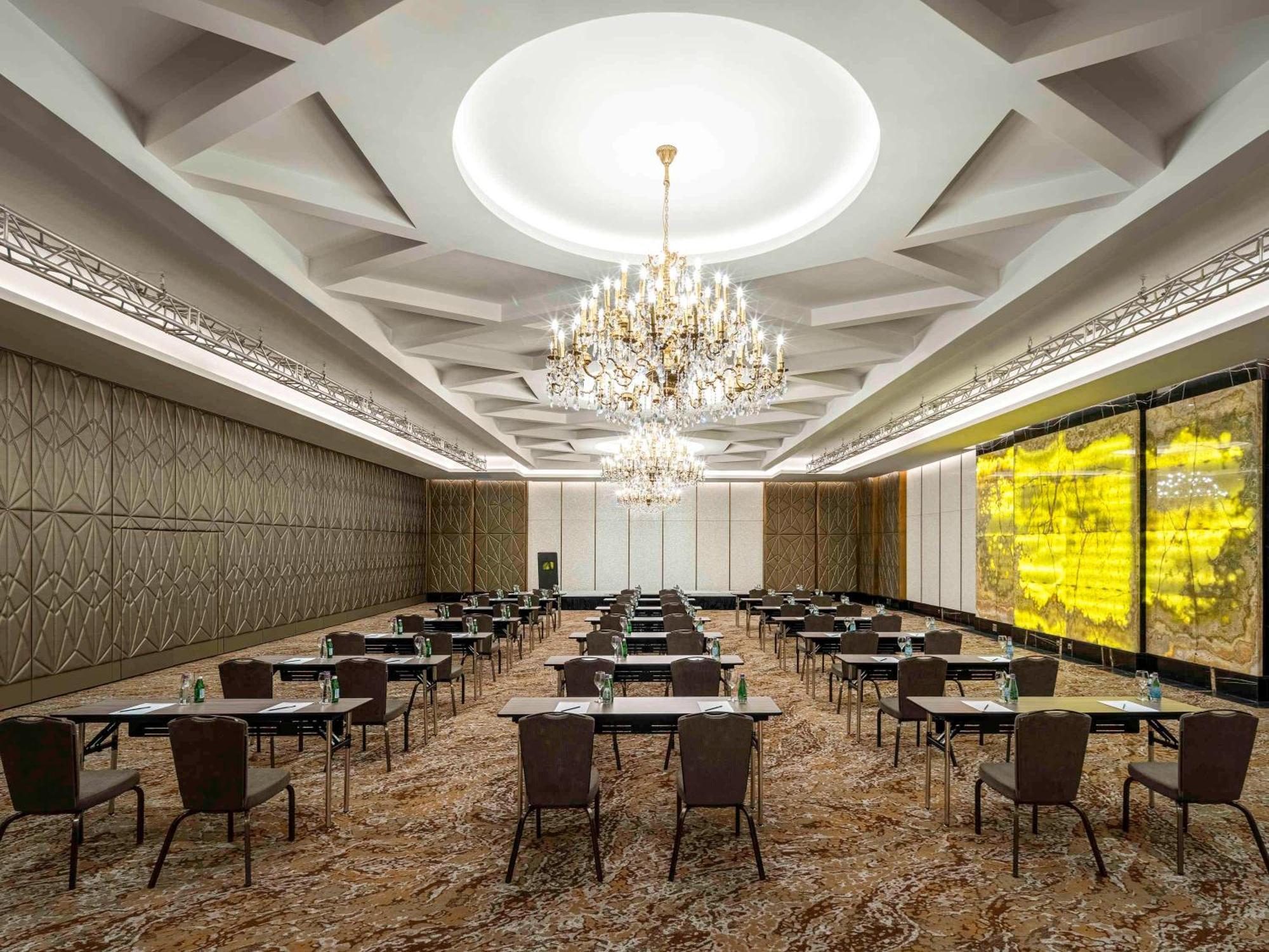 Movenpick Hotel And Residences Riad Exterior foto The ballroom
