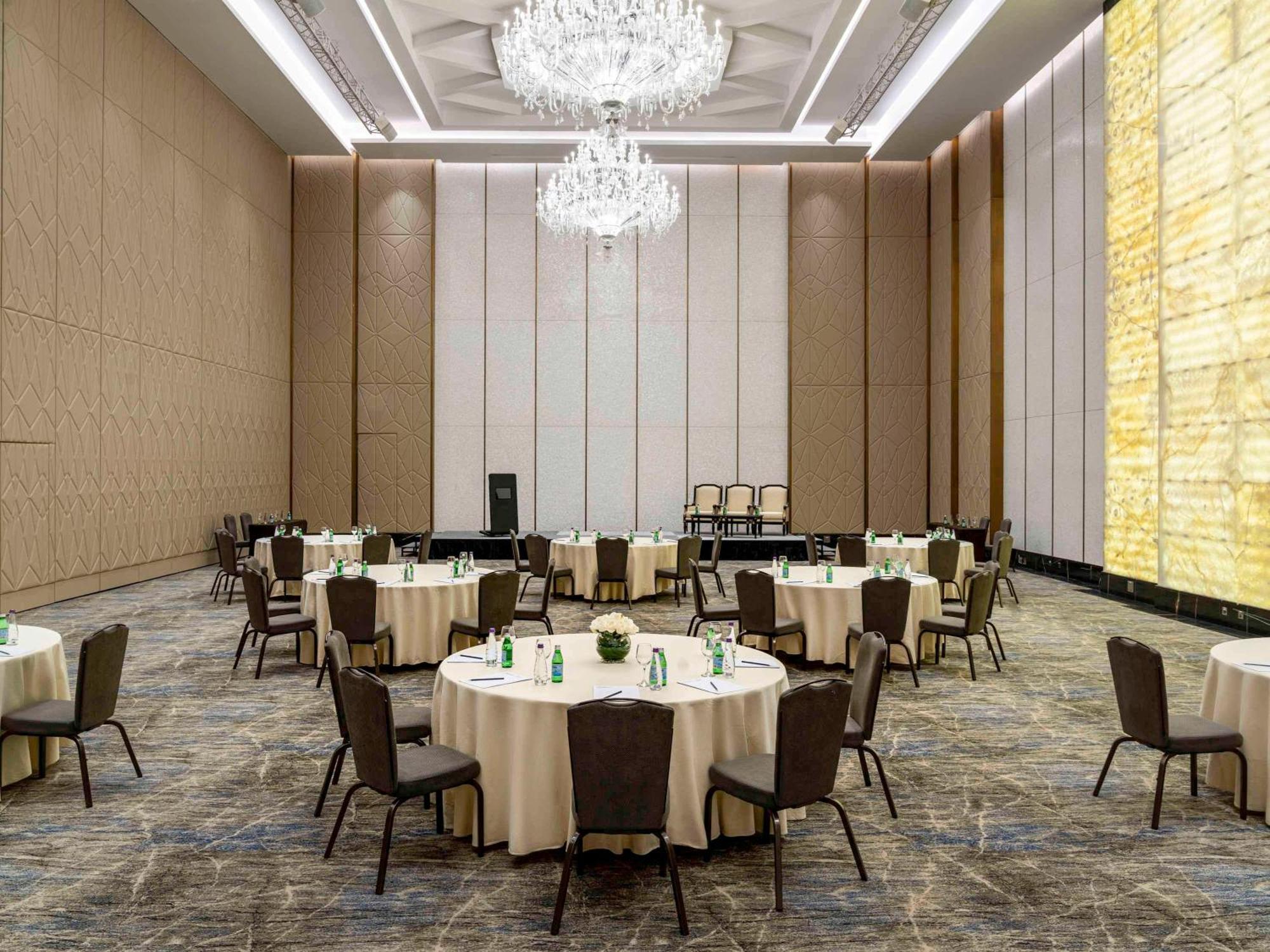 Movenpick Hotel And Residences Riad Exterior foto The ballroom