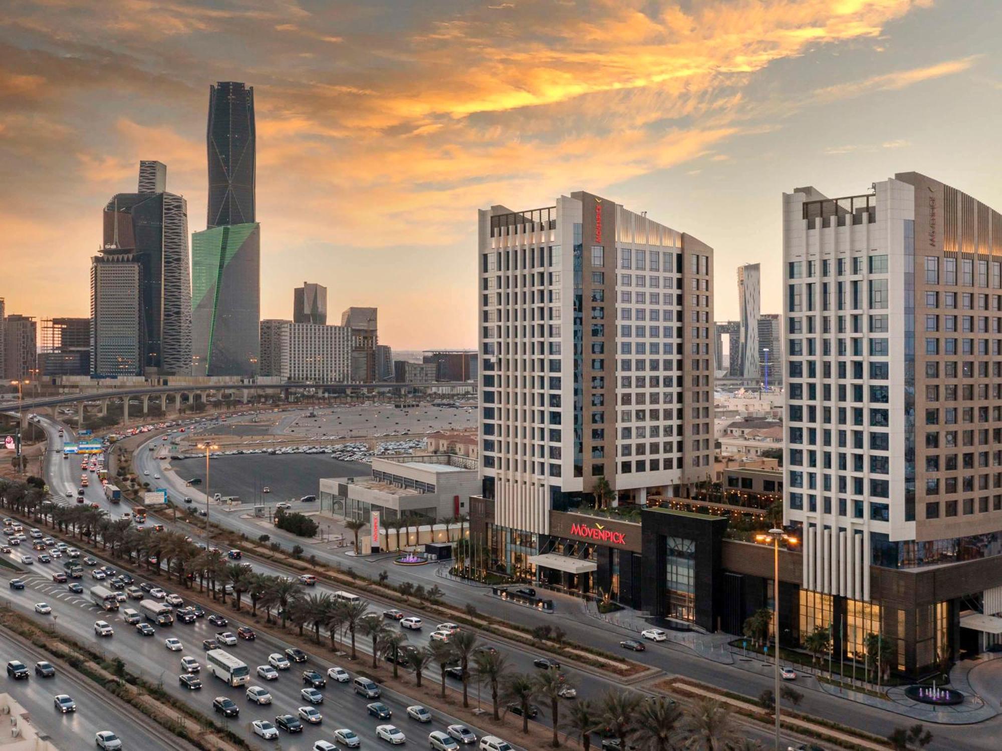 Movenpick Hotel And Residences Riad Exterior foto The Ritz-Carlton, Riyadh