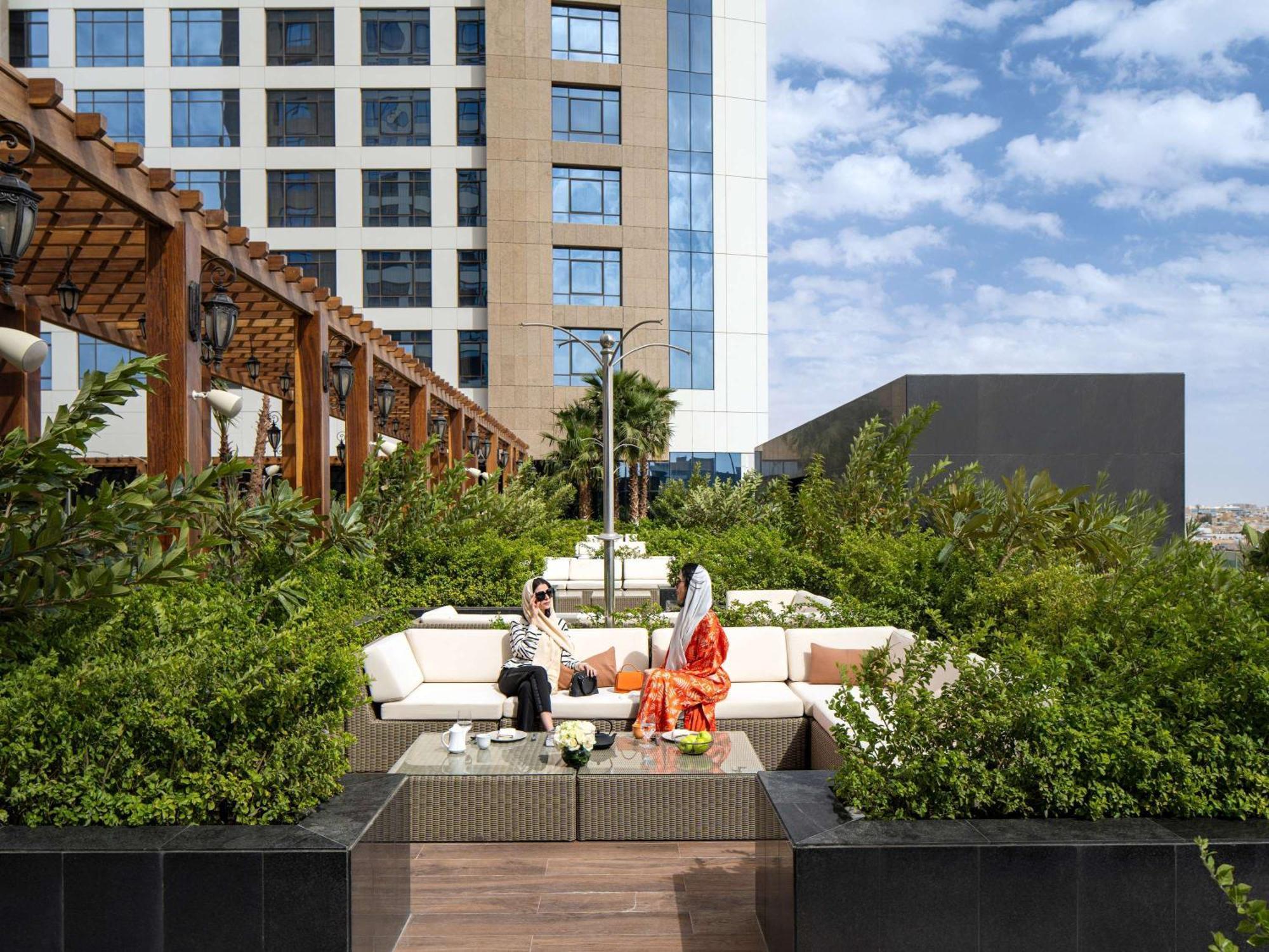 Movenpick Hotel And Residences Riad Exterior foto The Park, Hyderabad